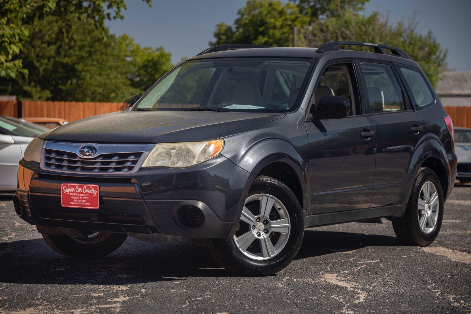 2012 GRAY SUBARU FORESTER 2.5X (JF2SHABC1CH) with an 2.5L H4 SOHC 16V engine, 4-SPEED AUTOMATIC transmission, located at 420 E. Kingsbury St., Seguin, TX, 78155, (830) 401-0495, 29.581060, -97.961647 - Photo#5